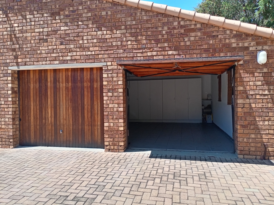 3 Bedroom Property for Sale in Constantia Kloof Gauteng