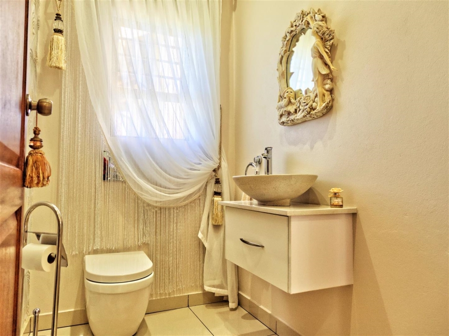 5 Bedroom Property for Sale in Blue Saddle Ranches Gauteng