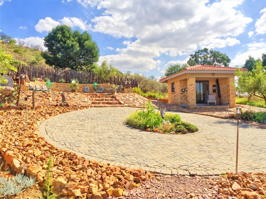 5 Bedroom Property for Sale in Blue Saddle Ranches Gauteng