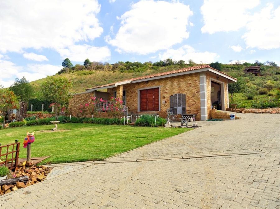 5 Bedroom Property for Sale in Blue Saddle Ranches Gauteng