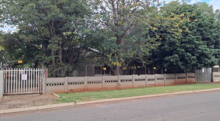 3 Bedroom Property for Sale in Westonaria Gauteng