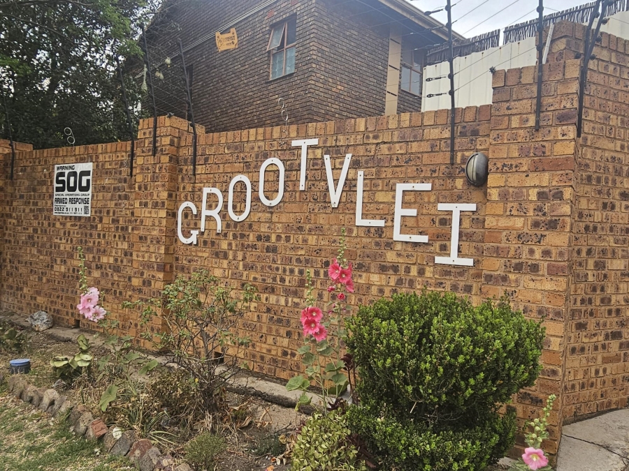2 Bedroom Property for Sale in New Redruth Gauteng