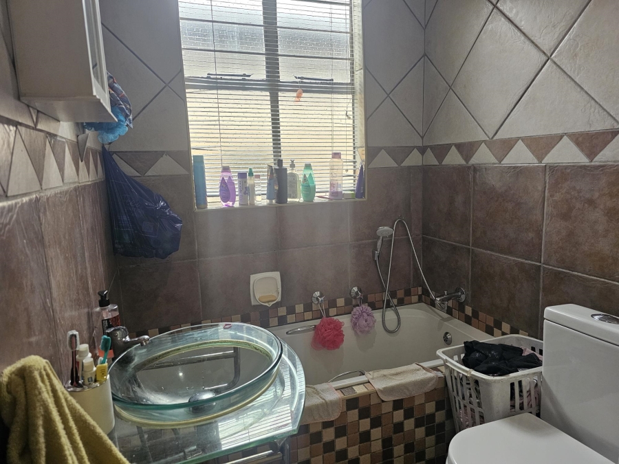 2 Bedroom Property for Sale in New Redruth Gauteng