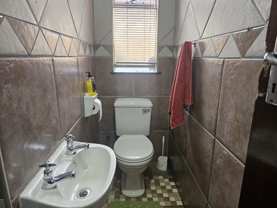 2 Bedroom Property for Sale in New Redruth Gauteng