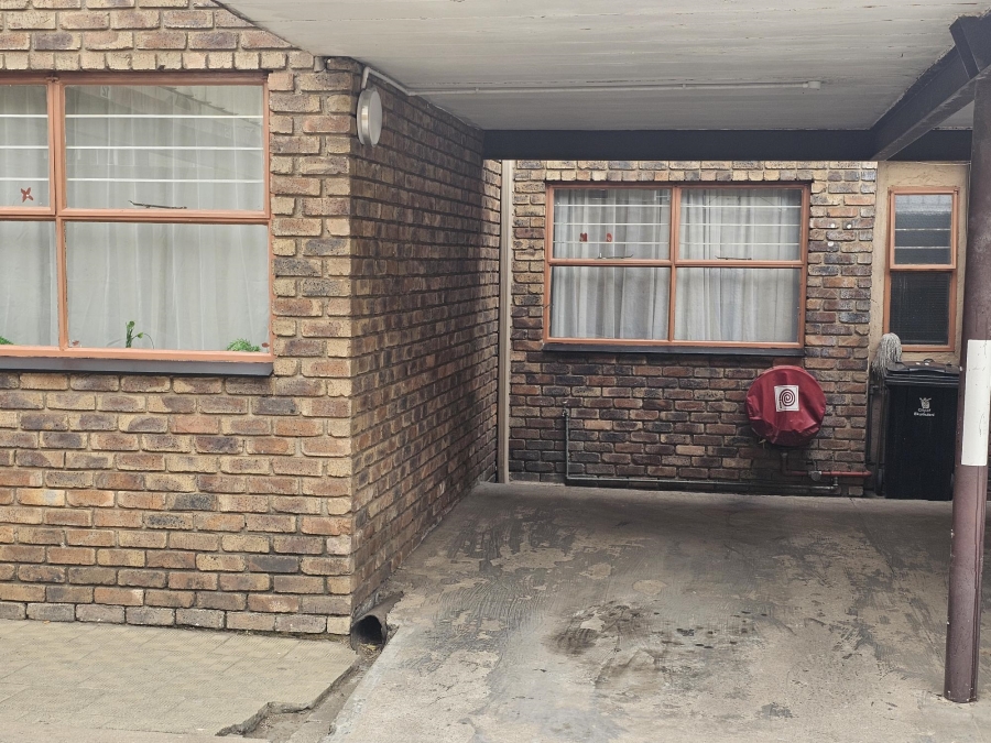 2 Bedroom Property for Sale in New Redruth Gauteng