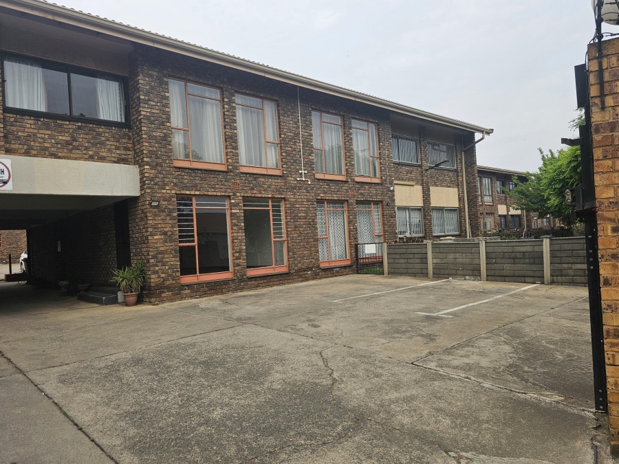 2 Bedroom Property for Sale in New Redruth Gauteng