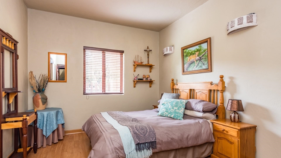 5 Bedroom Property for Sale in Featherbrooke Estate Gauteng