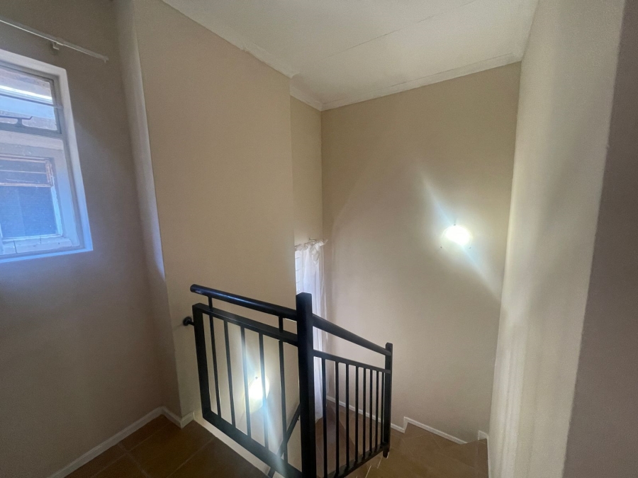 2 Bedroom Property for Sale in Pretoria North Gauteng