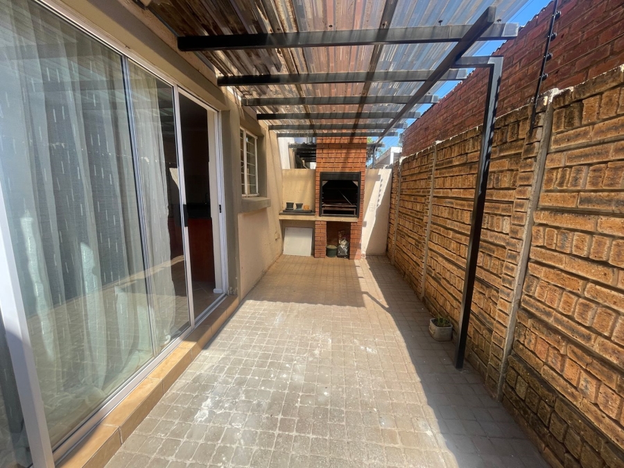 2 Bedroom Property for Sale in Pretoria North Gauteng