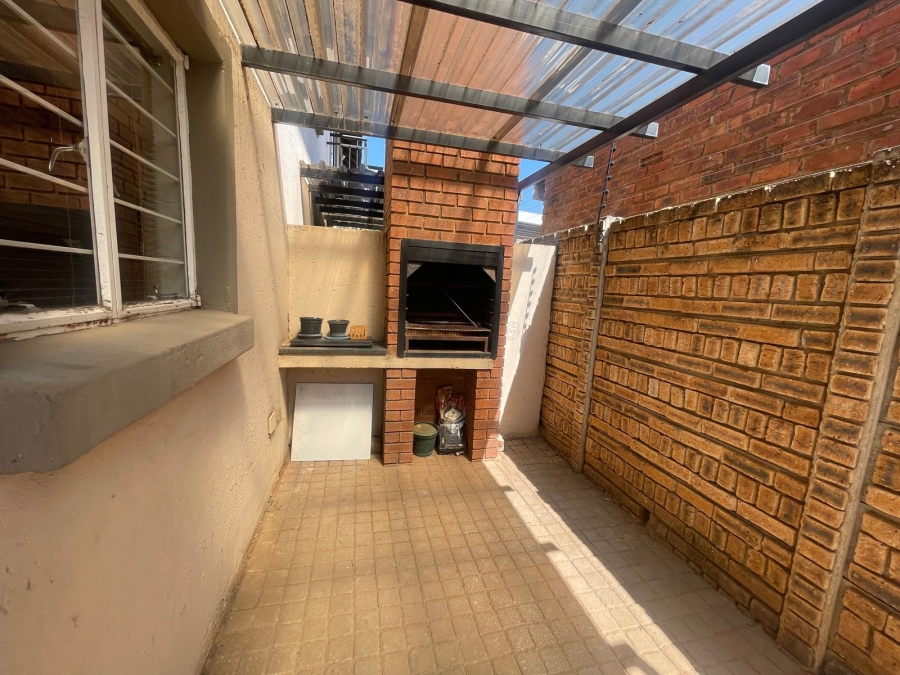 2 Bedroom Property for Sale in Pretoria North Gauteng