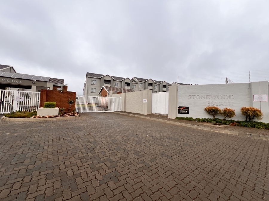 2 Bedroom Property for Sale in Blue Hills Gauteng