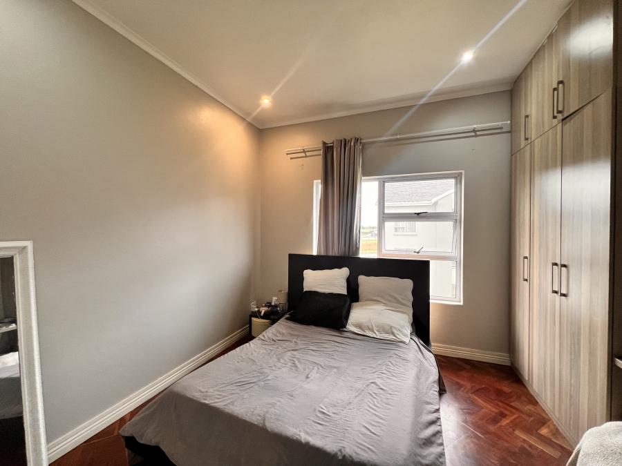 2 Bedroom Property for Sale in Blue Hills Gauteng