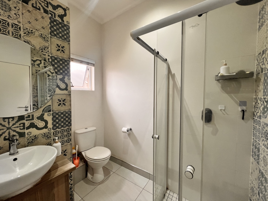 2 Bedroom Property for Sale in Blue Hills Gauteng