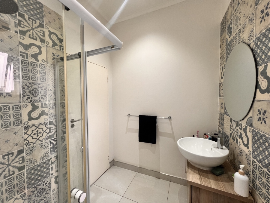 2 Bedroom Property for Sale in Blue Hills Gauteng