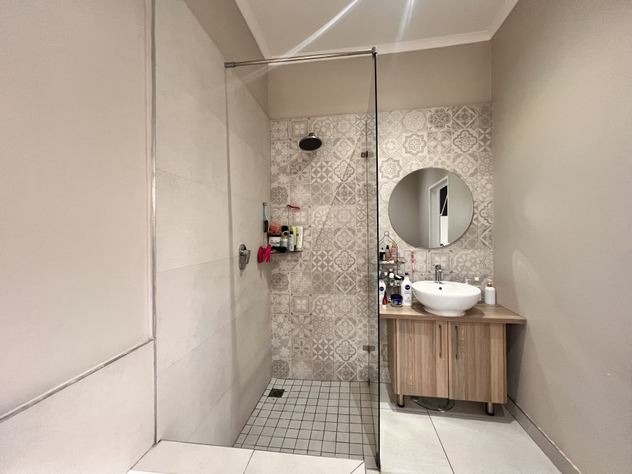 2 Bedroom Property for Sale in Blue Hills Gauteng