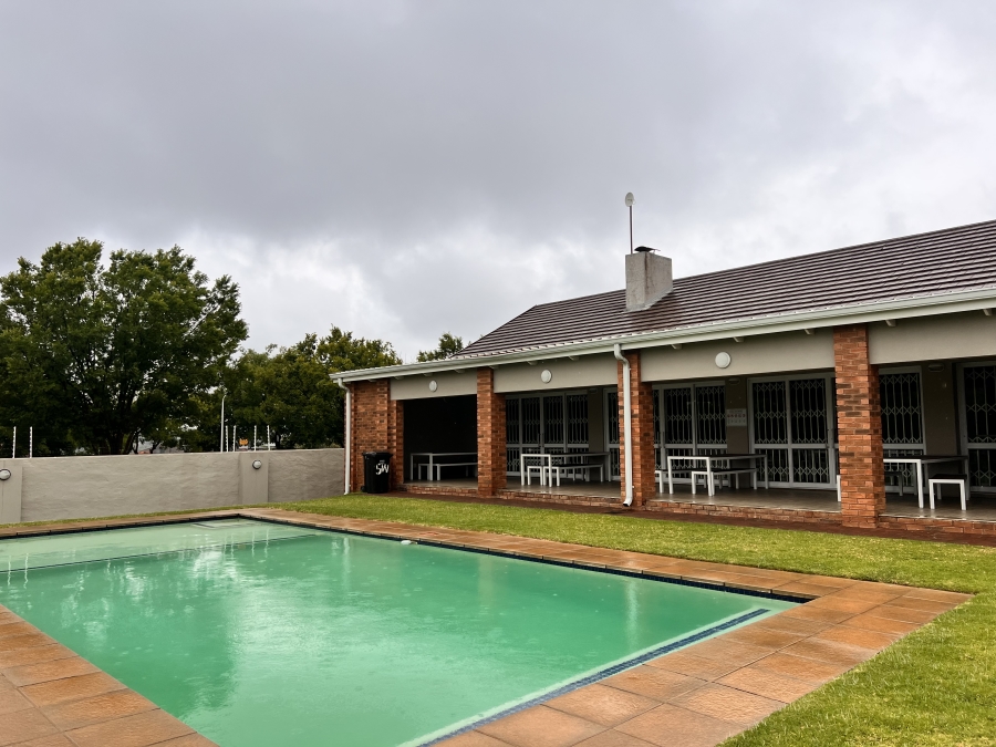 2 Bedroom Property for Sale in Blue Hills Gauteng