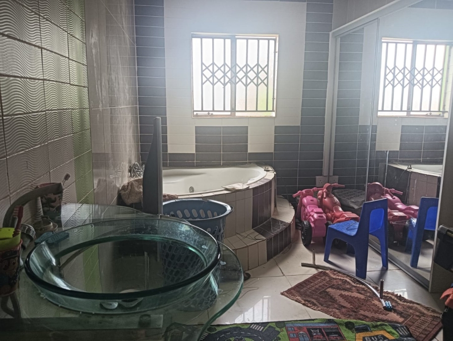 5 Bedroom Property for Sale in Hillside Gauteng