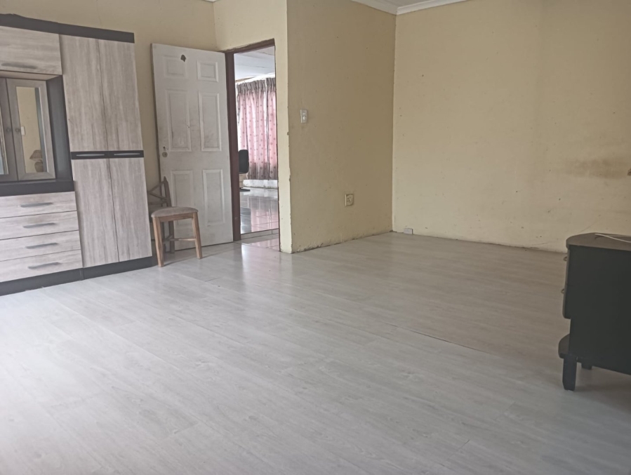 5 Bedroom Property for Sale in Hillside Gauteng