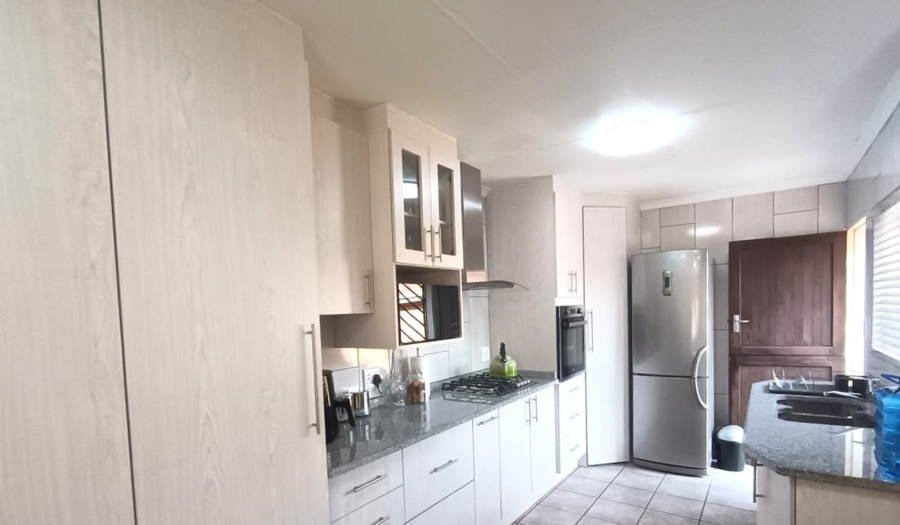 2 Bedroom Property for Sale in Beyers Park Gauteng