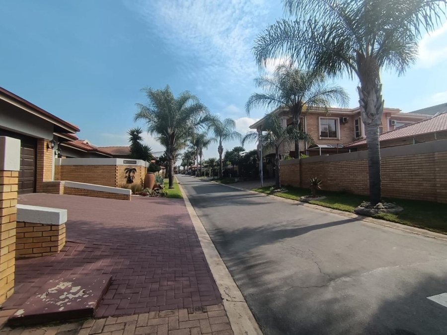 2 Bedroom Property for Sale in Beyers Park Gauteng