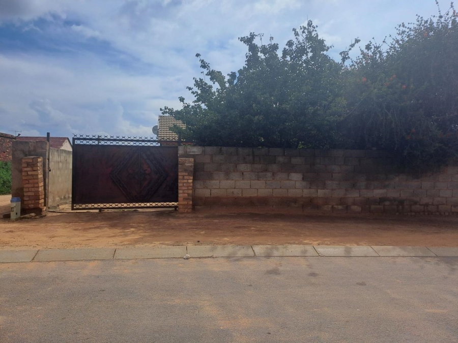 2 Bedroom Property for Sale in Kagiso Gauteng