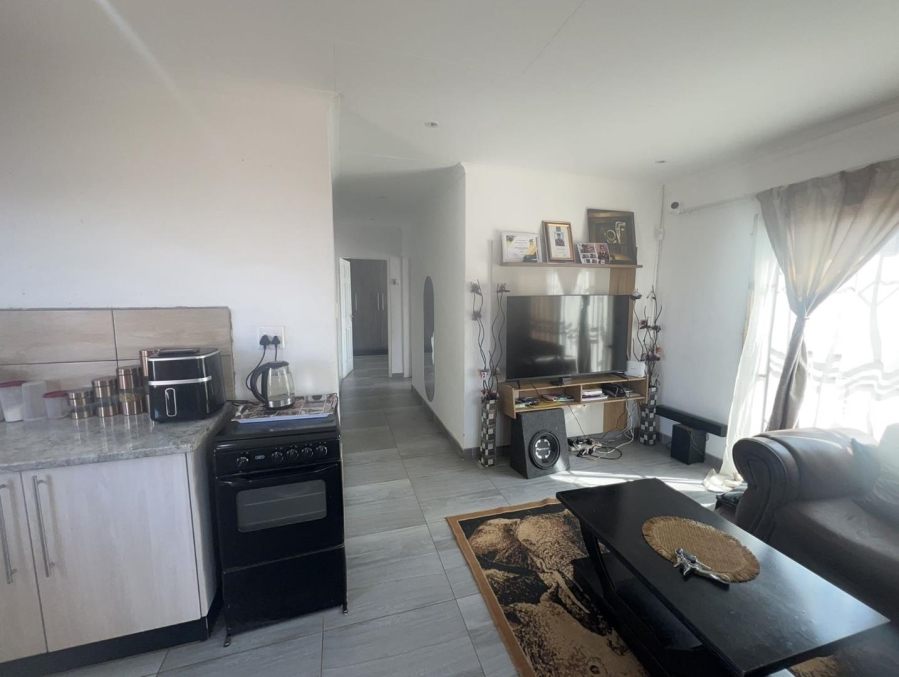 3 Bedroom Property for Sale in Azaadville Gardens Gauteng