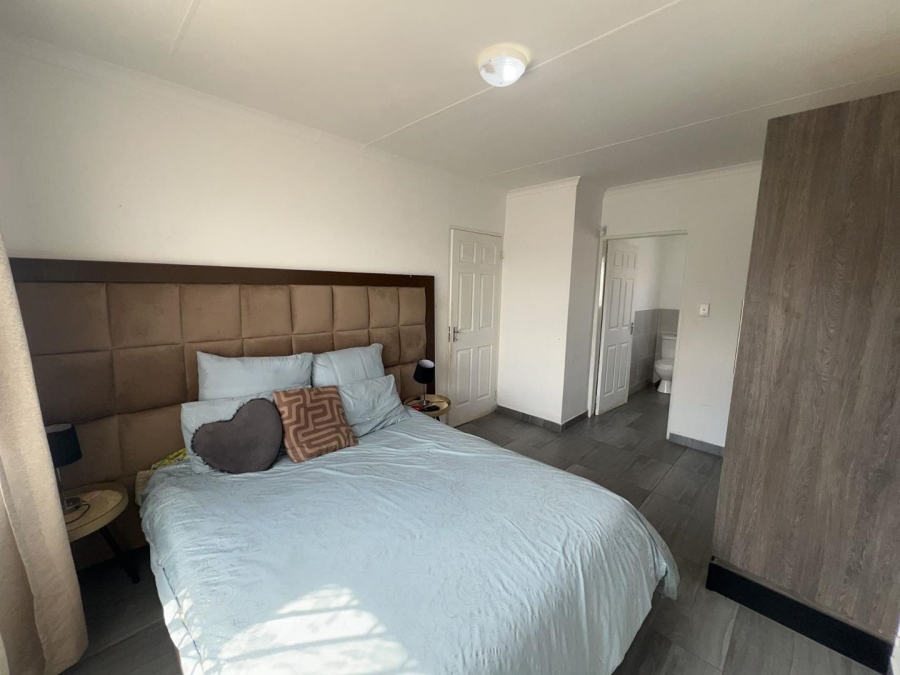 3 Bedroom Property for Sale in Azaadville Gardens Gauteng