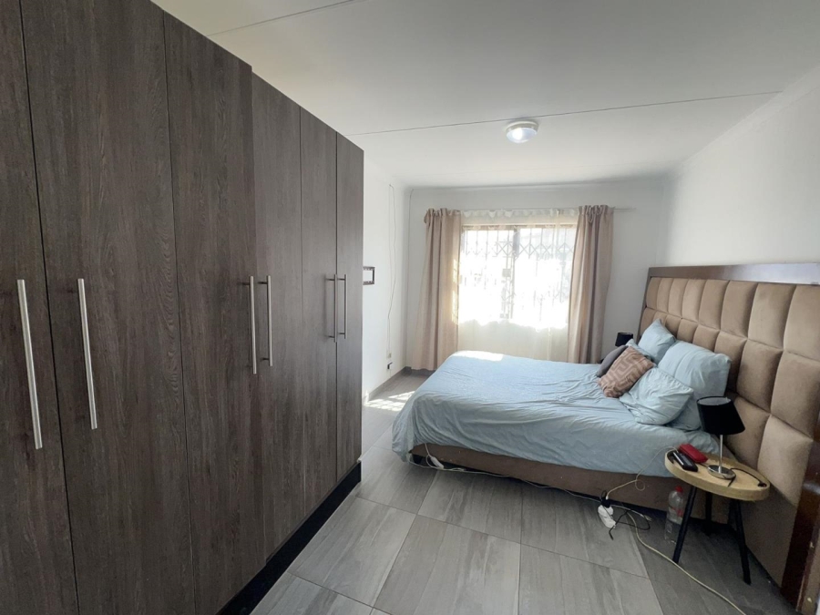 3 Bedroom Property for Sale in Azaadville Gardens Gauteng