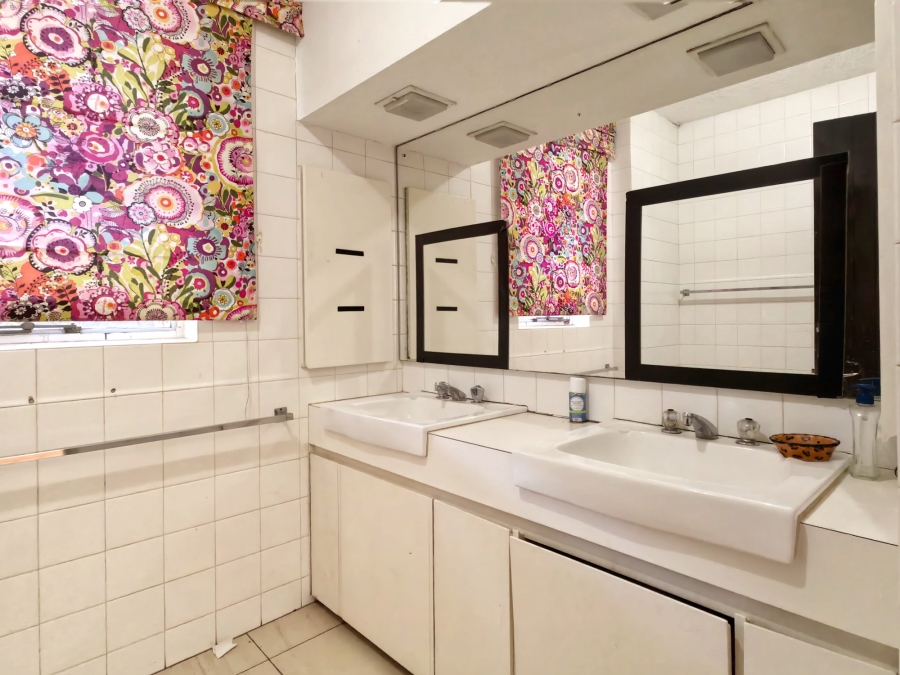 To Let commercial Property for Rent in Dunkeld Gauteng