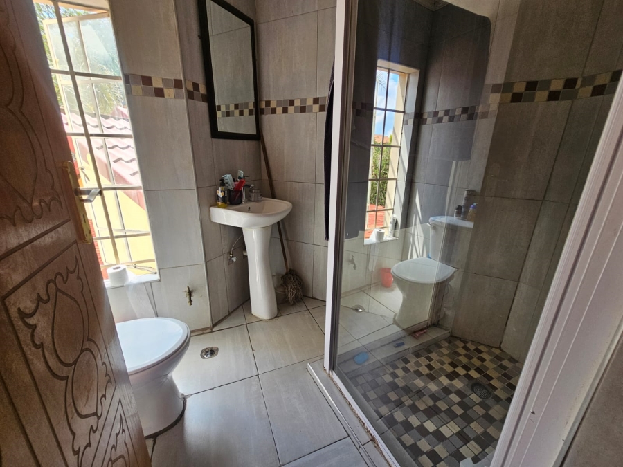 5 Bedroom Property for Sale in Winchester Hills Gauteng