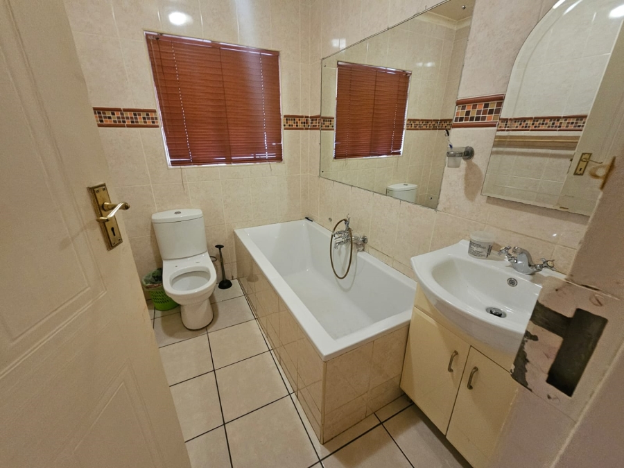 5 Bedroom Property for Sale in Winchester Hills Gauteng