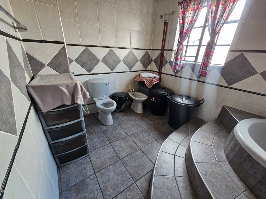 5 Bedroom Property for Sale in Winchester Hills Gauteng