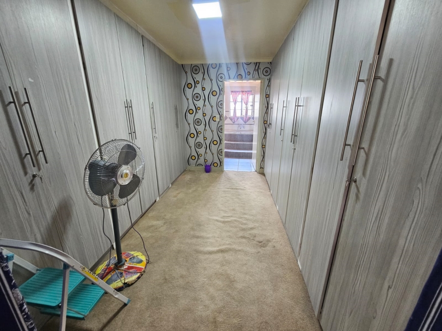 5 Bedroom Property for Sale in Winchester Hills Gauteng