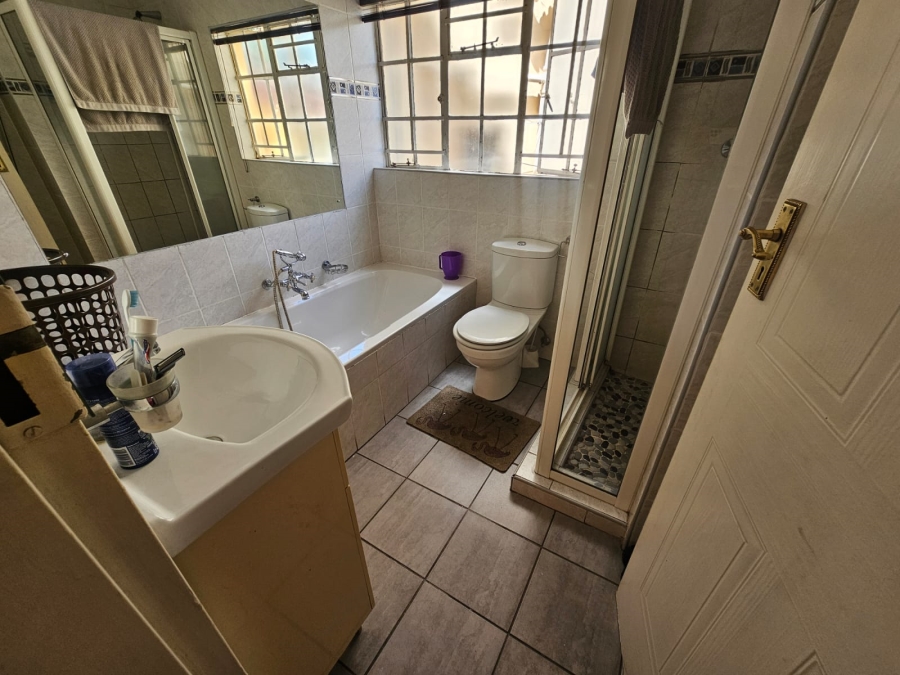 5 Bedroom Property for Sale in Winchester Hills Gauteng