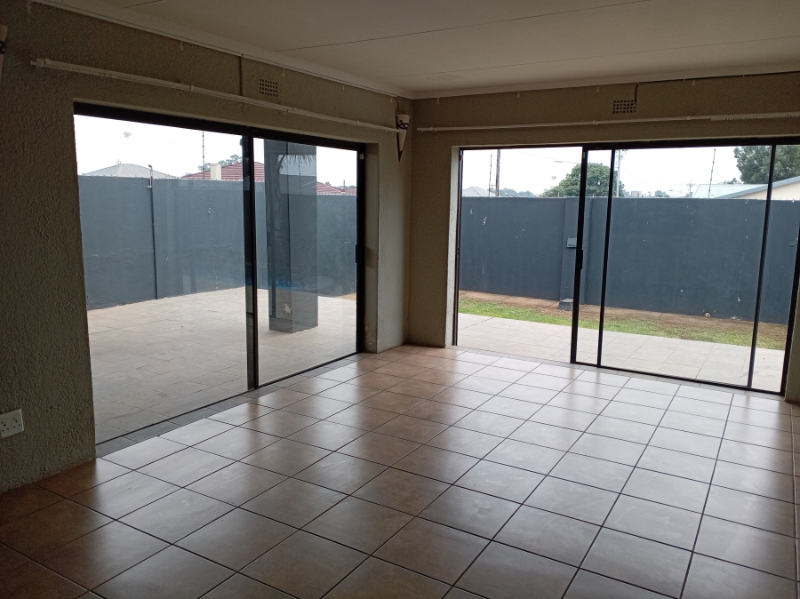 6 Bedroom Property for Sale in Krugersdorp West Gauteng
