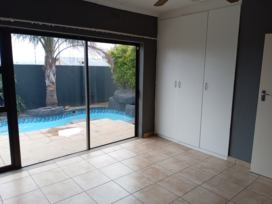 6 Bedroom Property for Sale in Krugersdorp West Gauteng