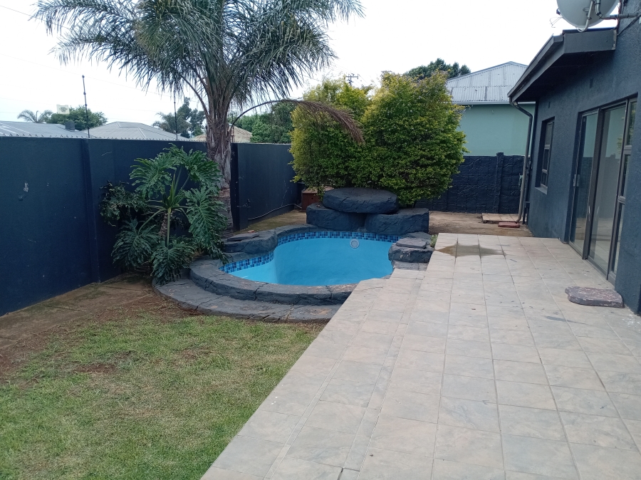 6 Bedroom Property for Sale in Krugersdorp West Gauteng