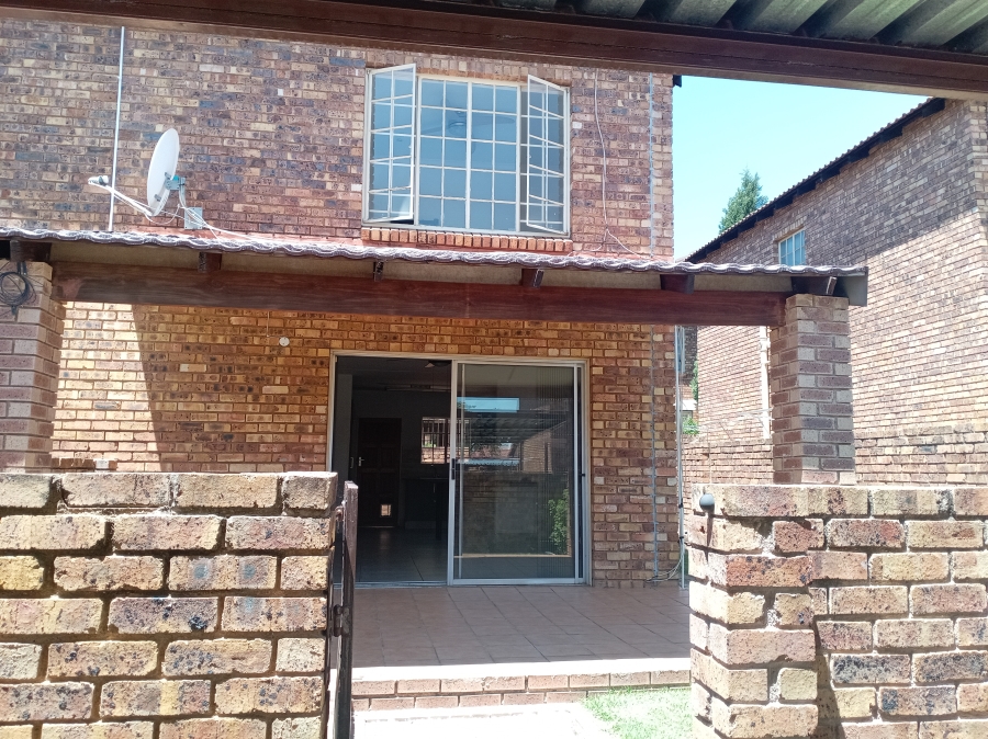 2 Bedroom Property for Sale in Wilgeheuwel Gauteng