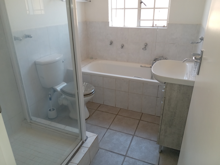 2 Bedroom Property for Sale in Wilgeheuwel Gauteng