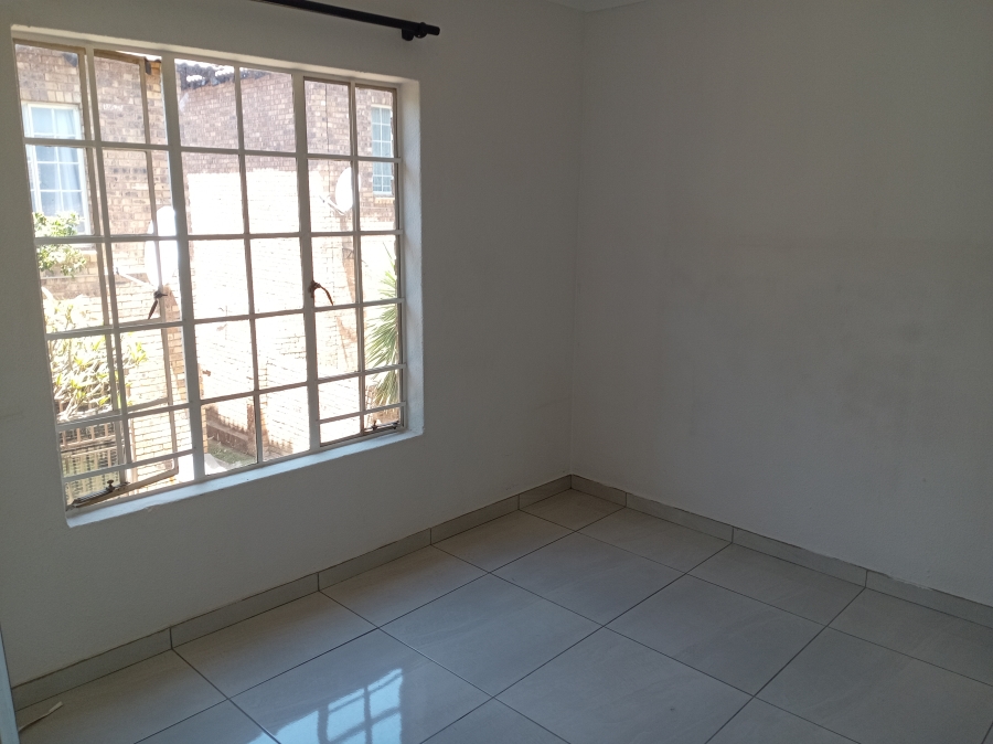 2 Bedroom Property for Sale in Wilgeheuwel Gauteng