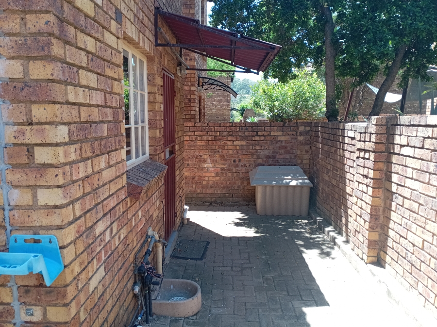 2 Bedroom Property for Sale in Wilgeheuwel Gauteng