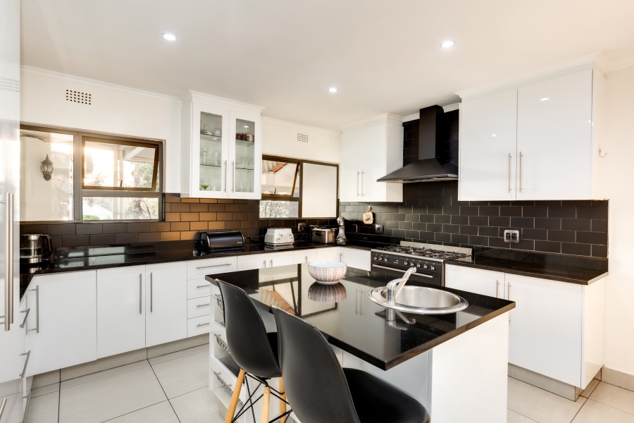 4 Bedroom Property for Sale in Lonehill Gauteng