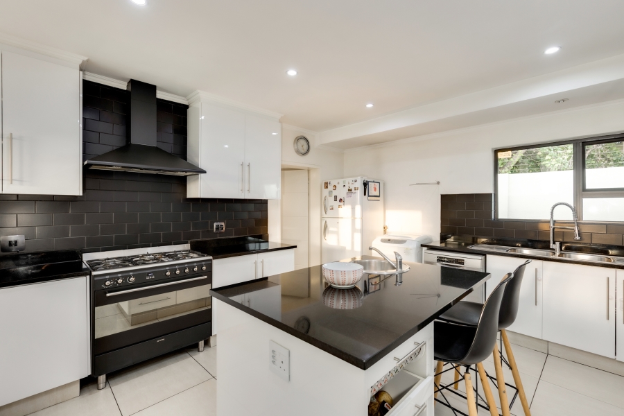 4 Bedroom Property for Sale in Lonehill Gauteng