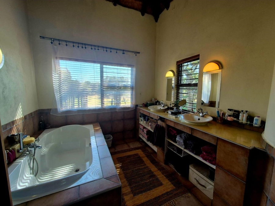 6 Bedroom Property for Sale in Kameelfontein Gauteng