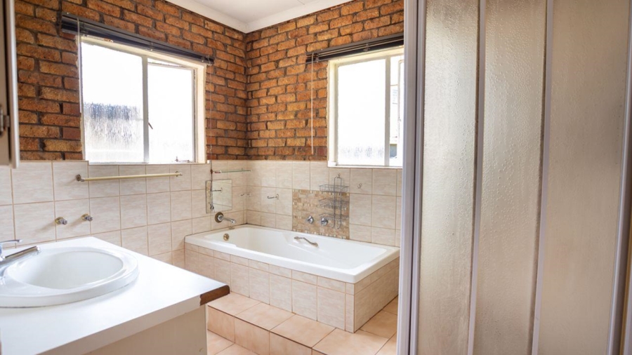 4 Bedroom Property for Sale in Edelweiss Gauteng