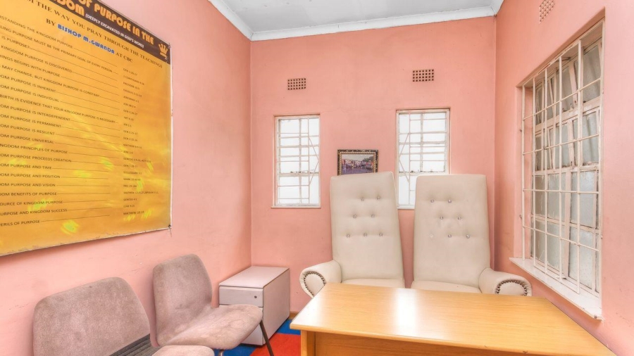 6 Bedroom Property for Sale in Malvern Gauteng