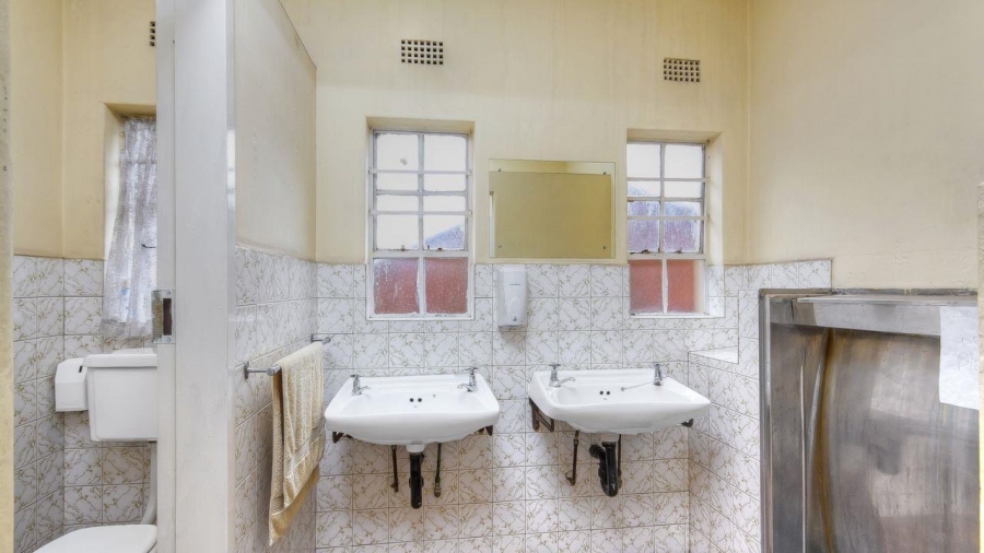 6 Bedroom Property for Sale in Malvern Gauteng