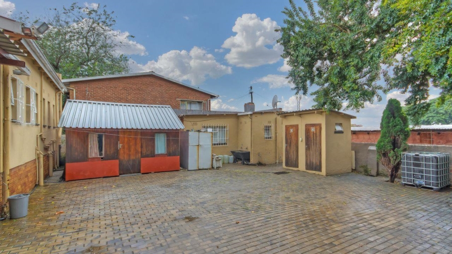 6 Bedroom Property for Sale in Malvern Gauteng