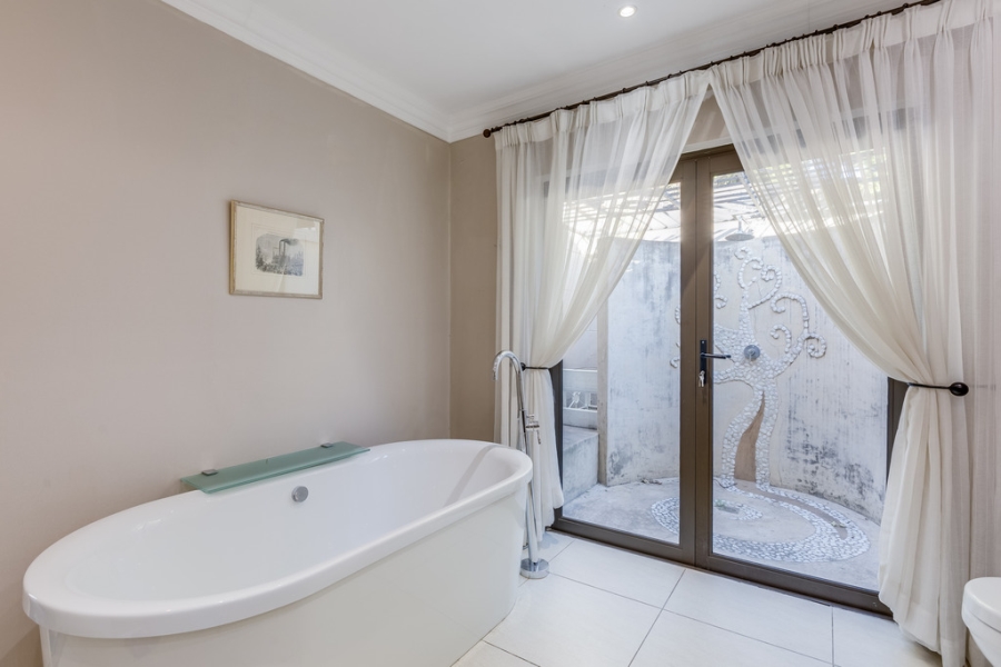 4 Bedroom Property for Sale in Glenadrienne Gauteng