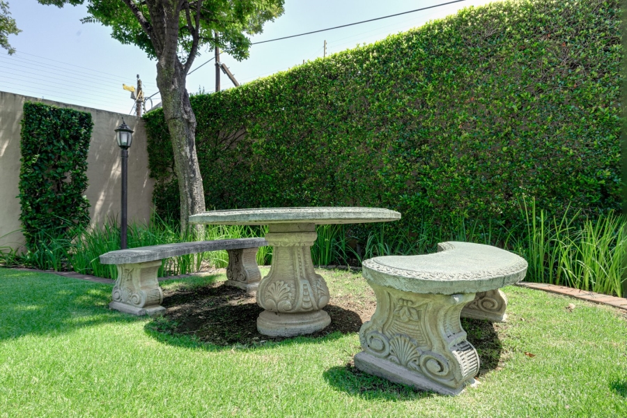 1 Bedroom Property for Sale in Lonehill Gauteng